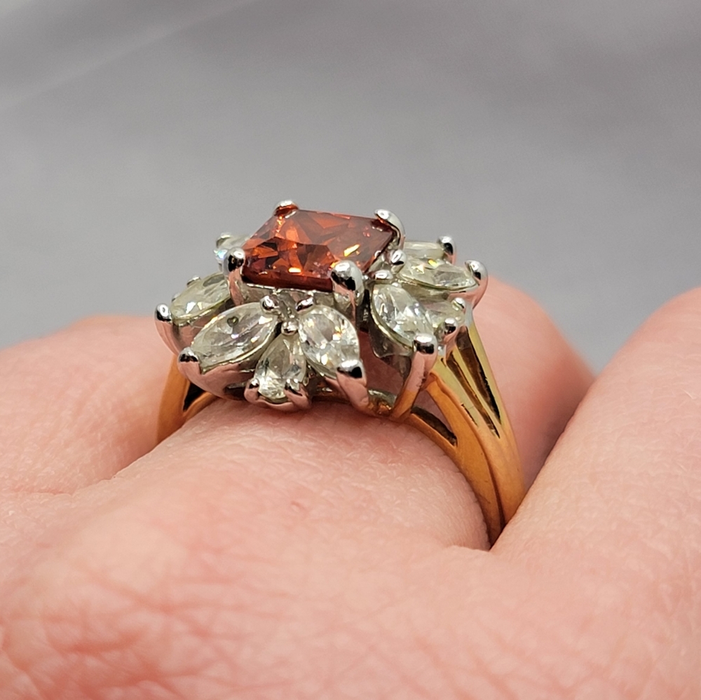 Gorgeous Vintage Sunburst Cocktail Ring Simulated Garnet and Diamond - Picture 12 of 12